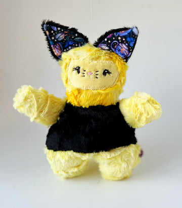 Tinsel the Kitty in “Bumble bee & tea”